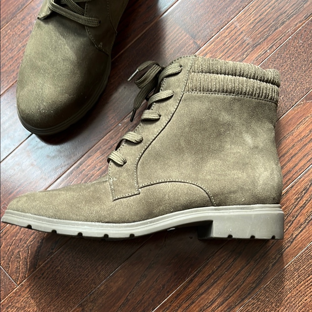 *NEW* Dr. Scholl's Olive Ankle Boots